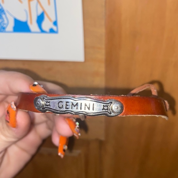 VINTAGE HANDMADE GEMINI LEATHER BRACELET - Picture 1 of 3